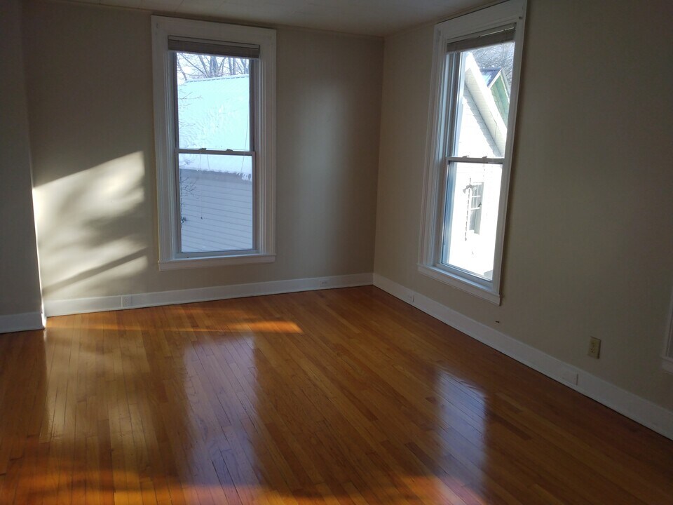 3 W State St in Johnstown, NY - Building Photo