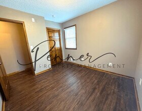 302 SE Brentwood Dr in Lee's Summit, MO - Building Photo - Building Photo