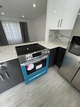 912 NE 5th St in Hallandale Beach, FL - Building Photo - Building Photo