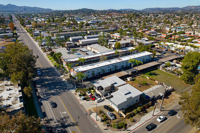 656-660 E Mission Ave in Escondido, CA - Building Photo - Building Photo