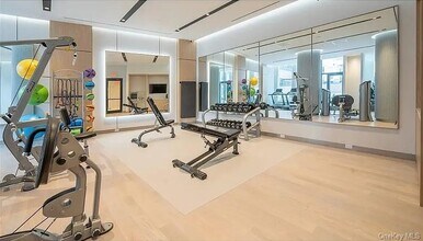 136-18 Maple Ave in Queens, NY - Foto de edificio - Building Photo