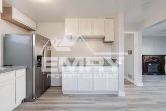 6255 Gifford Ave in Bell, CA - Foto de edificio - Building Photo