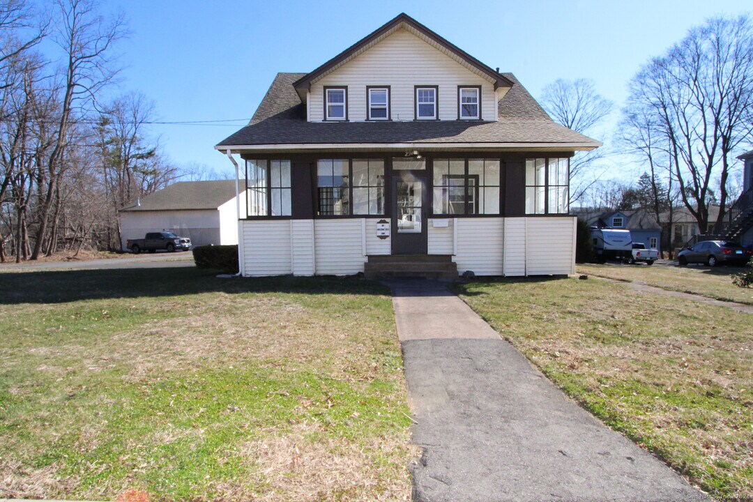 29 Cumberland St in Manchester, CT - Building Photo