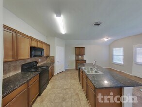 1114 Bellevue Dr in Princeton, TX - Foto de edificio - Building Photo