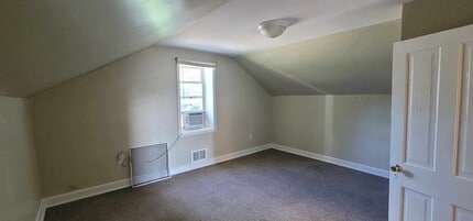 606 W Jefferson Ave in Fairfield, IA - Foto de edificio - Building Photo