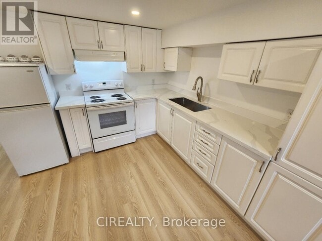 31 Bailey Crescent in Aurora, ON - Building Photo - Building Photo