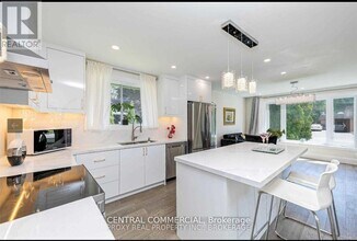 38 Child Dr in Aurora, ON - Building Photo - Building Photo