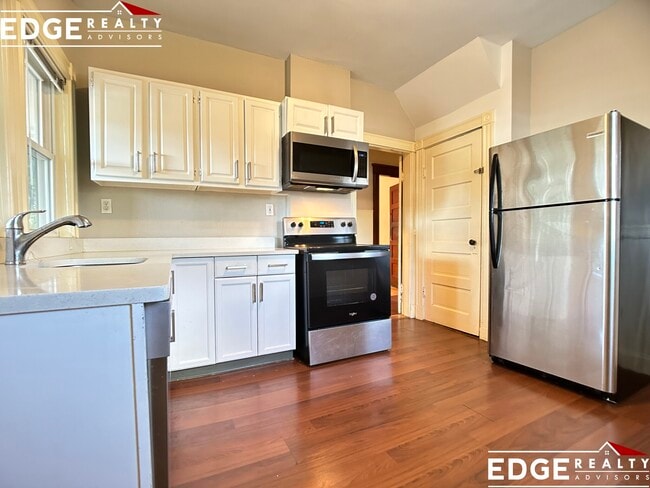 129 Edenfield Ave, Unit 2 in Watertown, MA - Building Photo - Building Photo