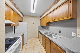 2100 College Dr, Unit 58 in Baton Rouge, LA - Building Photo - Building Photo