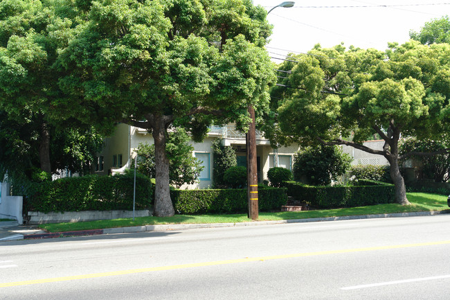 425 W Alameda Ave in Burbank, CA - Foto de edificio - Building Photo