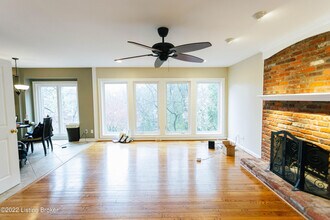 2417 Ashwood Dr in Louisville, KY - Building Photo - Building Photo