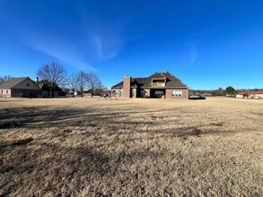 5300 Oak Meadow Dr in Tulsa, OK - Building Photo - Building Photo