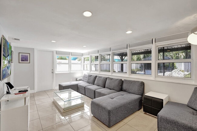 501 Hibiscus Ave