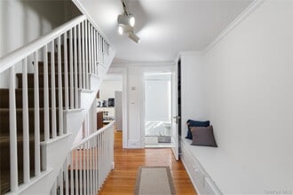 38 Forest Ave in Glen Cove, NY - Building Photo - Building Photo