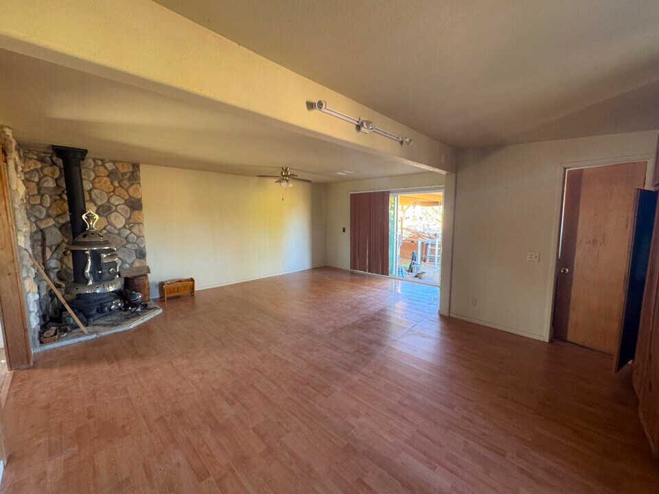 57220 Spencer Rd in Yucca Valley, CA - Building Photo