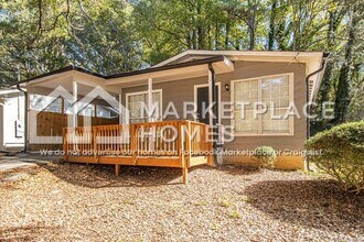 2006 Akron Dr SE in Atlanta, GA - Building Photo - Building Photo