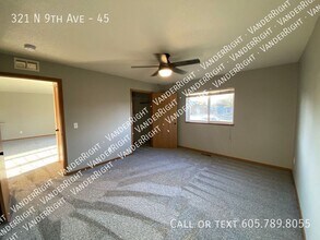 321 9th Ave in Brandon, SD - Building Photo - Building Photo