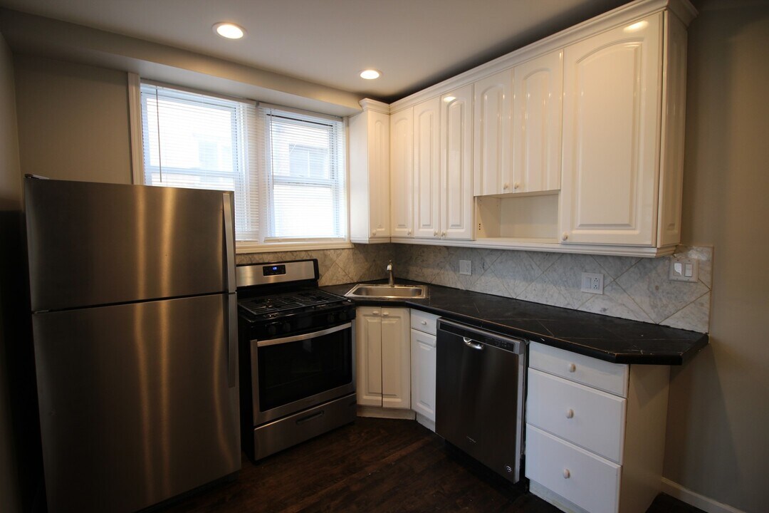 4252 N Keystone Ave, Unit 3N in Chicago, IL - Building Photo