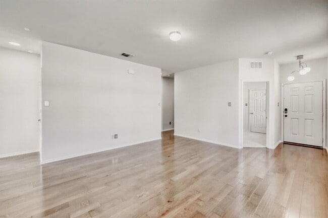 183 Eves Necklace Dr. in Buda, TX - Building Photo - Building Photo