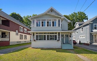 810 Seeley Rd in Syracuse, NY - Building Photo