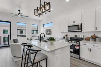 7016 S Mascotte St in Tampa, FL - Building Photo - Building Photo