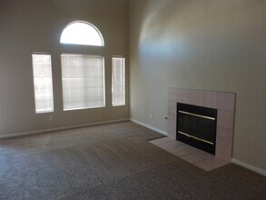 207 Luninborg St in Henderson, NV - Foto de edificio - Building Photo