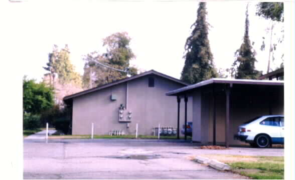 822 El Vecino Ave in Modesto, CA - Building Photo