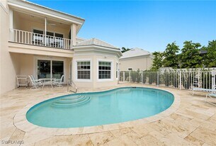 360 Carlton Pl in Naples, FL - Building Photo