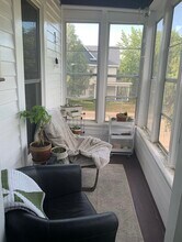 1228 Adams St NE, Unit 2 in Minneapolis, MN - Foto de edificio - Building Photo