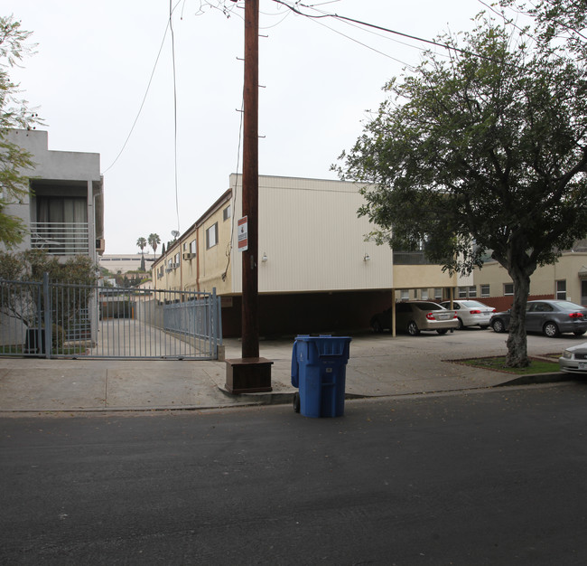 4133 Cumberland Ave in Los Angeles, CA - Foto de edificio - Building Photo