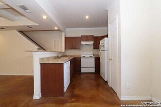 5003 Summit Pass in San Antonio, TX - Building Photo - Building Photo