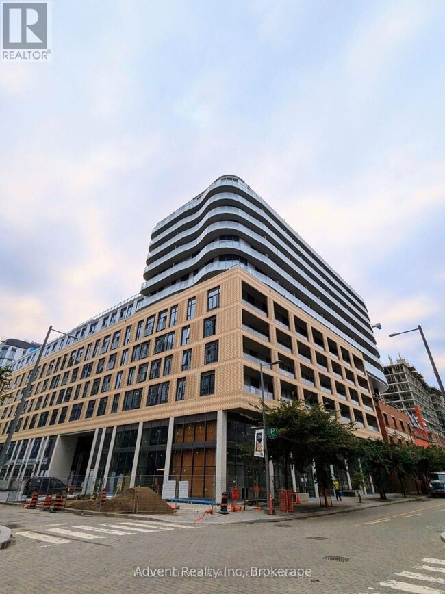 property at 425-425 Front St E
