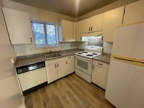 103 Hamden Ave, Unit H in Waterbury, CT - Foto de edificio - Building Photo