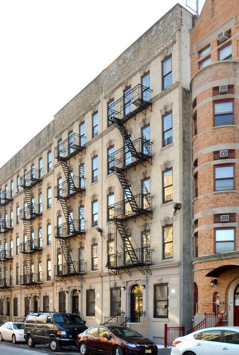 494 E 139th St in Bronx, NY - Building Photo