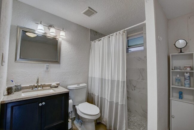 1371 Woodcrest Rd N in West Palm Beach, FL - Building Photo - Building Photo