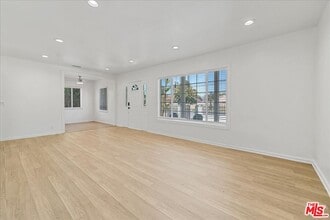 17226 Vanowen St in Los Angeles, CA - Building Photo - Building Photo