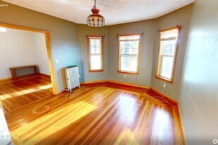 27 Princeton St, Unit 2 in Medford, MA - Building Photo