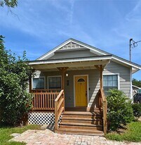 410 McPhail St in Tomball, TX - Building Photo