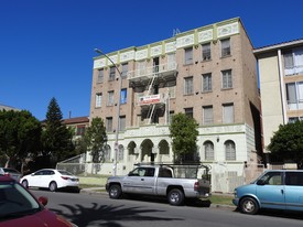 2975 Leeward Apartments in Los Angeles, CA - Building Photo