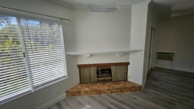 2130 Beachwood Dr in Los Angeles, CA - Building Photo - Building Photo