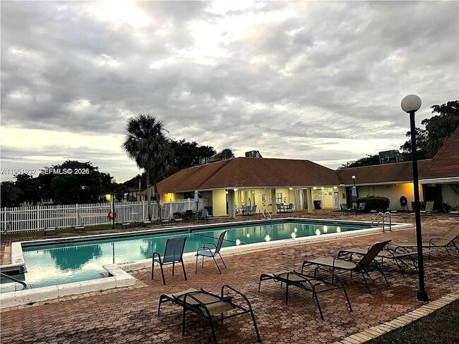 5482 Lakewood Cir S in Margate, FL - Building Photo - Building Photo