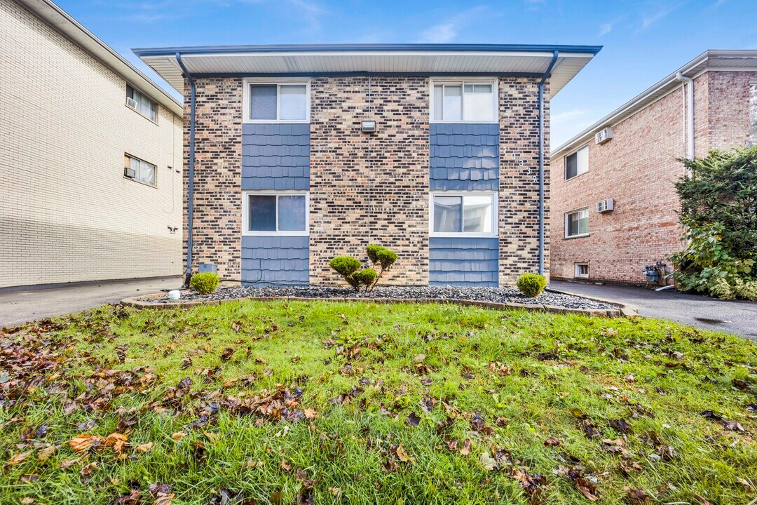 10339 McVicker Ave, Unit 2W in Chicago Ridge, IL - Building Photo