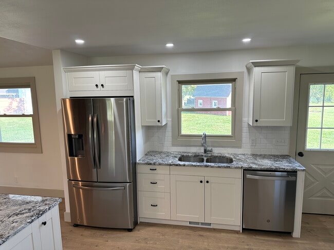 2511 W Main St in Chanute, KS - Foto de edificio - Building Photo