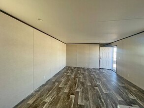 107 S 6th St in Kalona, IA - Building Photo - Building Photo