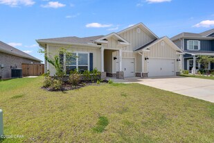 3052 Willie Dr in Southport, FL - Building Photo
