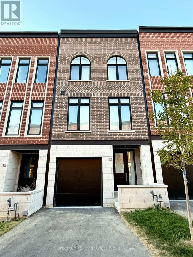 property at 10 Chestnut Ct
