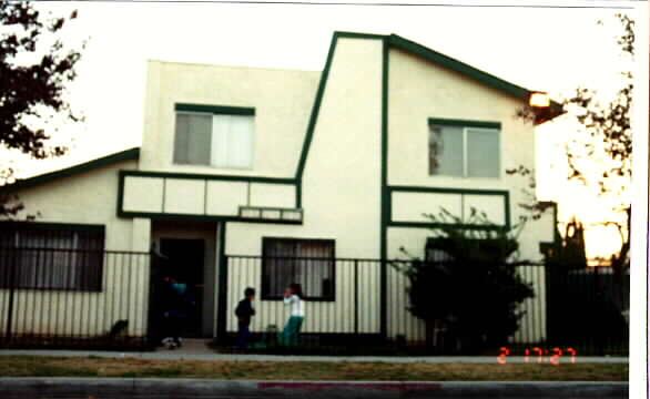 315 W Shamrock in Rialto, CA - Building Photo