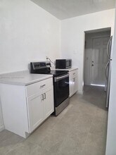 511 NW 4th Ave in Hallandale Beach, FL - Building Photo - Building Photo