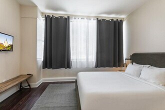 925 Common St in New Orleans, LA - Building Photo - Building Photo