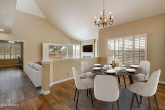 8700 E Mountain View Rd in Scottsdale, AZ - Foto de edificio - Building Photo